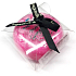Fragrant Explosion Glicerynowe mydło masażowe z gąbką wypełnioną perfumem Marc Jacobs - Flower Bomb w kolorze różowym 200 g