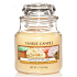 Yankee Candle Vanilla Cupcake - Vanilkový košíček vonná svíčka Classic malá sklo 104 g