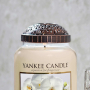 Yankee Candle Sheridan Floral Bronze Punched Metal prstenec ozdobný kovový na střední a velké vonné svíčky Classic 8,5 x 3 cm