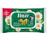 Velvet Włóknina Heřmánek & Aloe Vera nawilżony papier toaletowy 42 sztuk