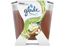 Glade Bali Sandalwood & Jasmine Santalové dřevo z Bali a jasmín vonná svíčka doba hoření až 30 hodin 70 g