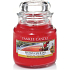 Yankee Candle Festive Cocktail - Sváteční koktejl vonná svíčka Classic malá sklo 104 g