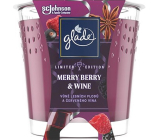 Glade Merry Berry & Wine z owoców leśnych i czerwonego wina świeca zapachowa w szkle, czas palenia do 38 godzin 129 g