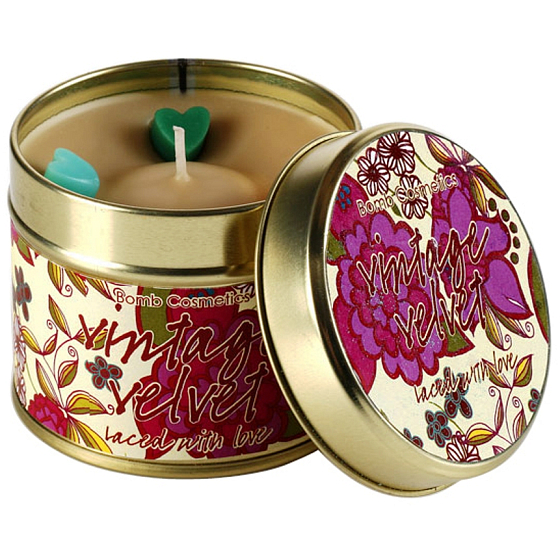 Bomb Cosmetics Sametowy rocznik - Vintage Velvet Aromatyczna naturalna, ręcznie wykonana świeca w puszce pali się aż 35 godzin