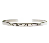 Bransoletka ze stali nierdzewnej grawerowana "Wierzę w sny, otwarte drzwi", 4 mm