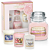 Yankee Candle Mothers Day - Den matek Blush Bouquet - Růžová kytice vonná svíčka Classic malá sklo 104 g + Midnight Jasmine - Půlnoční jasmín + Fresh Cut Roses - Čerstvě nařezané růže + Vanilla - Vanilka votivní svíčka 3 x 49 g, dárková sada