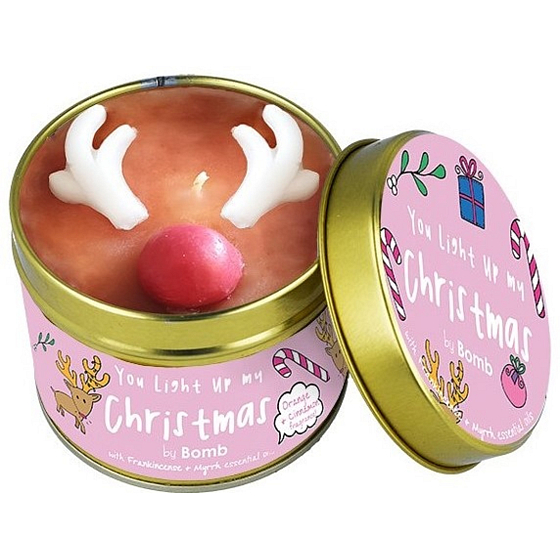 Bomb Cosmetics Vánoční sob - You Light Up My Christmas vonná přírodní, ručně vyrobena svíčka v plechové dóze hoří až 35 hodin