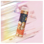 Crazy Rumors Zodiac Lev balzám na rty s příchutí citrusů, koření a lesního ovoce 4,4 ml