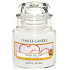 Yankee Candle Snow in Love - Zamilovaný sníh vonná svíčka Classic malá sklo 104 g
