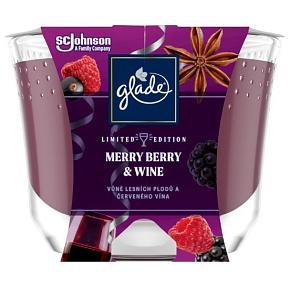 Glade Merry Berry & Wine o zapachu leśnych owoców i czerwonego wina świeca zapachowa w szkle, czas palenia do 52 godzin 224 g
