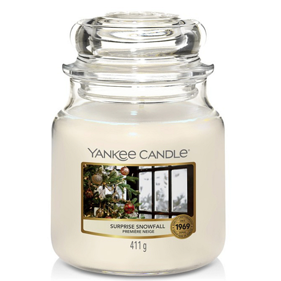 Yankee Candle Surprise Snowfall - Sněhové překvapení vonná svíčka Classic střední sklo 411 g