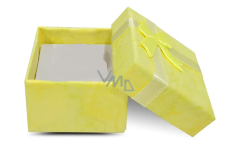 Pudełko z gąbą na biżuterię w kolorze żółtym 4 x 4 x 2,5 cm 1 szt