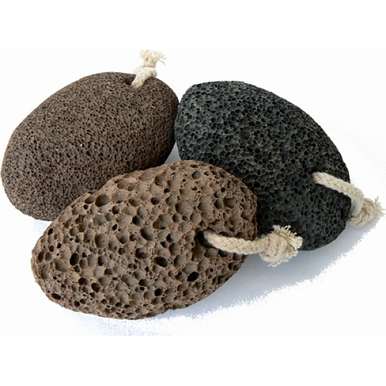 Přírodní Vulkanická pemza s poutkem na zavěšení na ruce a nohy 11x 7 cm 1 kus