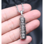 Tibetský mantrový válec 3,5 x 1 cm + 29 cm řetízek, ochranný přívěsek na krk s tradičními symboly