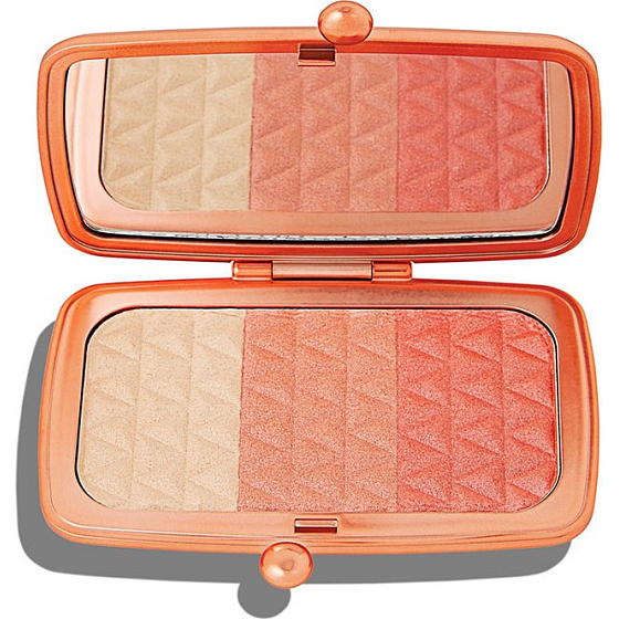 Makeup Revolution Renaissance Illuminate paletka rozjasňovačů Radiant in Rose 14 g