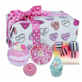 Bomb Cosmetics Sweet Illusion musująca kula do kąpieli 2 x 160 g + glicerynowe mydło 100 g + kąpielowy szalik 50 g + masłowa kulka, zestaw kosmetyczny