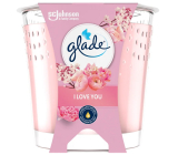 Glade I love you s květinovou, ovocnou a sladkou vůní vonná svíčka ve skle, doba hoření až 30 hodin 112 g
