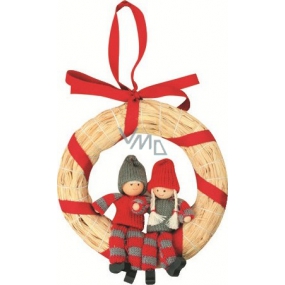 Slaměný věneček s figurkami v pleteném oblečku 19 cm