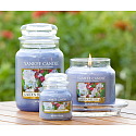 Yankee Candle Garden Sweet Pea - Květy ze zahrádky vonná svíčka Classic malá sklo 104 g