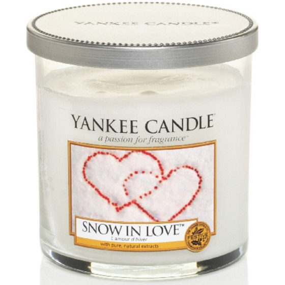 Yankee Candle Snow in Love - Zamilovaný sníh vonná svíčka Décor malý 198 g