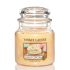 Yankee Candle Vanilla Cupcake - Vanilkový košíček vonná svíčka Classic střední sklo 411 g