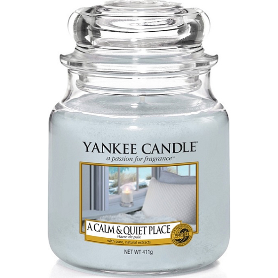 Yankee Candle A Calm & Quiet Place - Spokojone i ciche miejsce aromatyczna świeca Classic średnie szkło 411 g