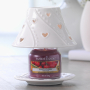 Yankee Candle White Hearts stínítko malé 8 x 9 cm + talíř malý 9 x 9 cm na svíčku malou Classic